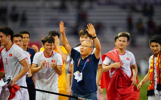 Thủ tướng Nguyễn Xuân Phúc tiếp hai đội bóng đá giành HC Vàng SEA Games 30
