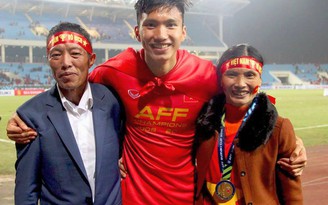 Bố Văn Hậu không 'vỡ tim' dù con trai ghi hai bàn ở trận chung kết SEA Games