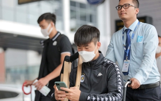 Bị đa chấn thương phải nghỉ một năm, Duy Mạnh sang Singapore phẫu thuật