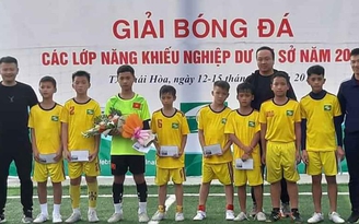 Con đường quan lộ của 'cậu bé vàng' Văn Quyến: Sau nước mắt là nụ cười!