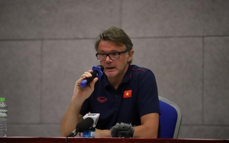 HLV Troussier lên tiếng về việc không gọi cầu thủ SLNA lên đội U.19 Việt Nam