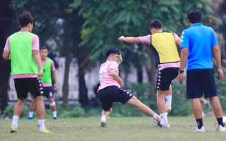Duy Mạnh, Đình Trọng vẫn được ‘nâng như nâng trứng, hứng như hứng hoa’