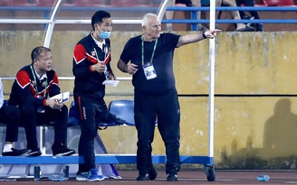 Tay trắng rời sân Hà Nội FC, ‘bố già’ Petrovic gặp cú sốc lớn chưa từng có trong đời