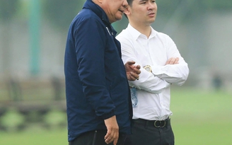 Rút ruột tâm sự, con trai bầu Hiển không chấp nhận Hà Nội FC đua trụ hạng