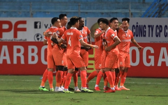Đẩy Hà Nội FC vào 'thảm cảnh', HLV đội Bình Định ngậm ngùi thương đối thủ