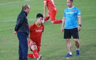 Xuất hiện ‘siêu nhân’ ở tuyển Việt Nam, trợ lý Lê Huy Khoa thốt lên 'khủng khiếp'