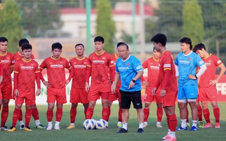 Cựu trung vệ tuyển Việt Nam Nguyễn Mạnh Dũng đề xuất chiến thuật lạ trận gặp Úc
