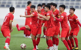 Văn Đức bất ngờ tỏa sáng trước AFF Cup, Tiến Dũng lại ghi bàn cho Việt Nam