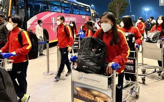 Tuyển nữ Việt Nam: Đường về nhà là vào tim ta