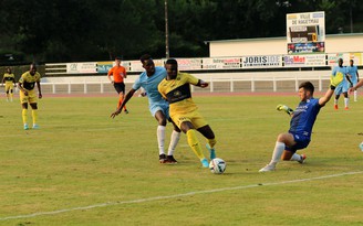 Báo chí Pháp lại viết về Quang Hải ở trận đấu Pau FC bị 3 thẻ đỏ