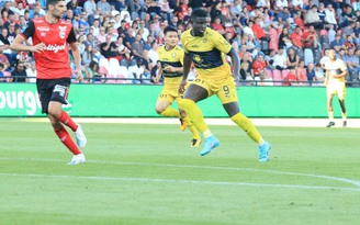 Pau FC vượt qua ‘đầm lầy’, Quang Hải chưa nói gì về cơ hội đá với Dijon