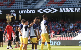 Pau FC hy vọng tái lập lịch sử thắng Dijon, Quang Hải đấu đối kháng nội bộ