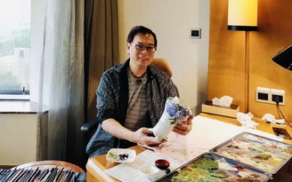 Họa sĩ Hồng Đức Thanh - người thổi hồn vào tranh sứ Họa sĩ Hồng Đức Thanh - người thổi hồn vào tranh sứ