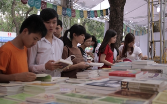 Hàng ngàn người dự khai mạc Hội 'Sách xưa và nay'
