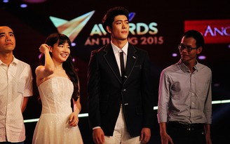 Nhã Phương hạnh phúc bên Kang Tae Oh trên sân khấu VTV Awards 2015