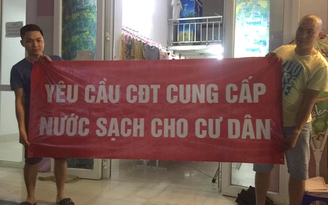 Cư dân KĐT Thanh Hà bị cắt nước vì treo băng rôn phản đối nước 'bẩn'