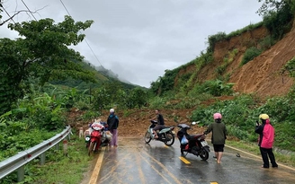 Mưa lớn gây sạt lở, làm tắc nhiều tuyến đường ở Lai Châu