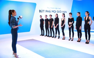 Siêu mẫu Thanh Hằng huấn luyện người mẫu trẻ trên sàn catwalk một không hai
