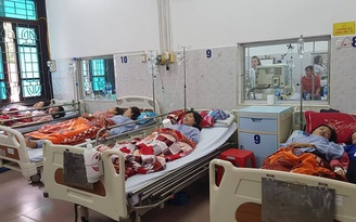 Công nhân giày da ở Nam Định lại nhập viện cấp cứu vì bị choáng, ngất