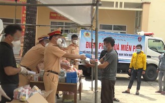 Hà Nam lập 'cây xăng 0 đồng' hỗ trợ người từ các tỉnh phía nam về quê