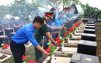 Trồng 2.500 cây xanh tại các nghĩa trang liệt sĩ ở tỉnh Bình Phước