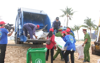 Hơn 500 thanh niên tình nguyện chung tay làm sạch bãi biển