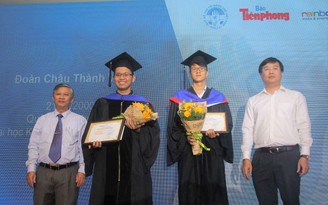 Thủ khoa đi làm thuê kiếm tiền trang trải việc học