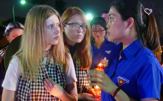 Đoàn đại biểu thanh niên Liên bang Nga thắp nến tri ân tại TP.HCM