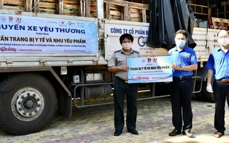 Chở quà yêu thương từ TP.HCM ra Phú Yên hỗ trợ người dân khó khăn vì Covid-19