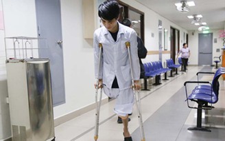 Cảm phục nghị lực của chàng trai mắc bệnh Hemophilia mất một chân