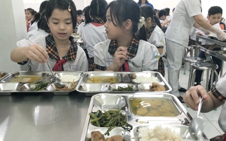 Phụ huynh bức xúc chất lượng bữa ăn: Phòng GD-ĐT yêu cầu trường phải điều chỉnh