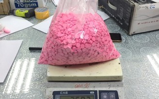7,4 kg ma túy tổng hợp trong bưu kiện nhập khẩu từ Châu Âu