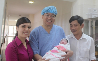 Cháu bé được mang thai hộ đầu tiên tại Huế chào đời