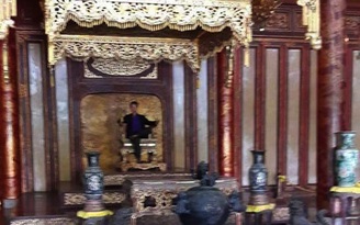 'Nam thanh niên ngồi trên ngai vàng' triều Nguyễn là ảnh ghép