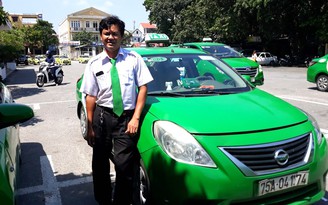 Tài xế giúp sản phụ sinh bé gái 2,1kg ngay trên taxi