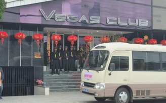 Cục An ninh mạng phối hợp Công an Thừa Thiên - Huế bất ngờ khám xét bar Vegas Club