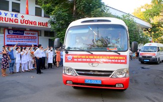 Thêm 52 y bác sĩ tình nguyện Bệnh viện Trung ương Huế vào hỗ trợ TP.HCM
