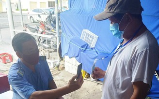 Thừa Thiên - Huế: Tiểu thương chợ Đông Ba đi đầu ứng dụng thẻ kiểm soát dịch bệnh