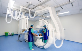 Bệnh viện T.Ư Huế đưa thiết bị hiện đại vào điều trị đột quỵ, tim mạch
