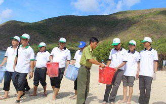 Bà Rịa - Vũng Tàu: Thả rùa biển, trồng cây xanh ở H.Côn Đảo