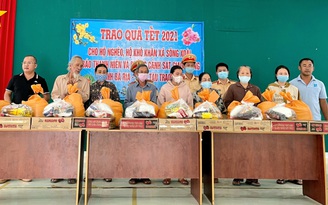 Báo Thanh Niên, Phòng CSGT Công an Bà Rịa – Vũng Tàu mang quà tết đến người nghèo