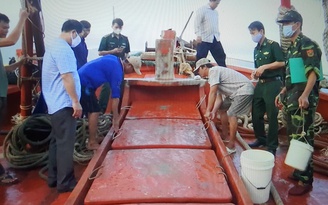 Bắt tàu cá vận chuyển 180 nghìn lít dầu DO không rõ nguồn gốc