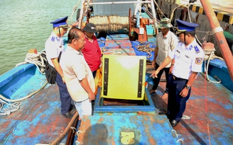 Bà Rịa-Vũng Tàu: Bắt giữ tàu cá vận chuyển 90.000 lít dầu DO không rõ nguồn gốc