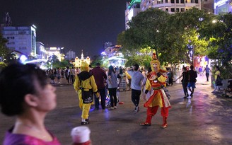 Cấm xe tại phố đi bộ Nguyễn Huệ trong 2 đêm