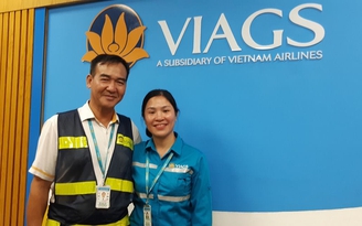 Cảm động chuyện nữ nhân viên 12 lần trả lại đồ khách bỏ quên trên máy bay