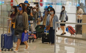 Dịch Covid-19: Người Việt vẫn sang Singapore du lịch, xem triển lãm hàng không