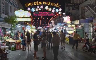 Chợ đêm Phú Quốc sáng đèn trở lại, hơn 300 hộ kinh doanh thoát thất nghiệp