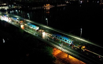 Cận cảnh quá trình vận chuyển tàu metro về depot Long Bình trong đêm
