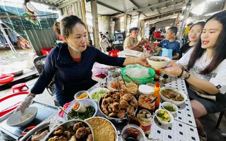 Thử thách 30.000 đồng 'ăn sập' chợ quê Phú Yên