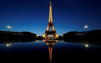 Du khách đến Paris mùa thu này sẽ phải... 'đi ngủ sớm'